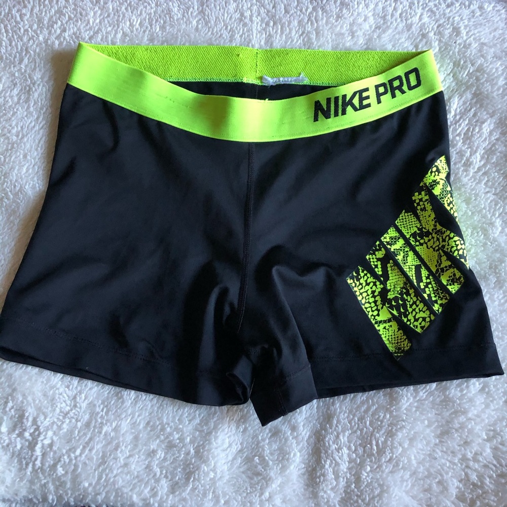 Nike Pro shorts size L